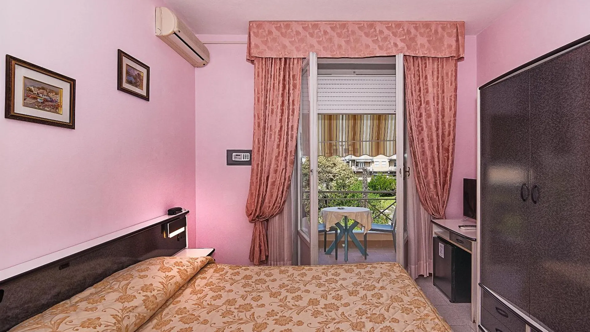 Hotel Lido Marina di Massa 3*,  Italia